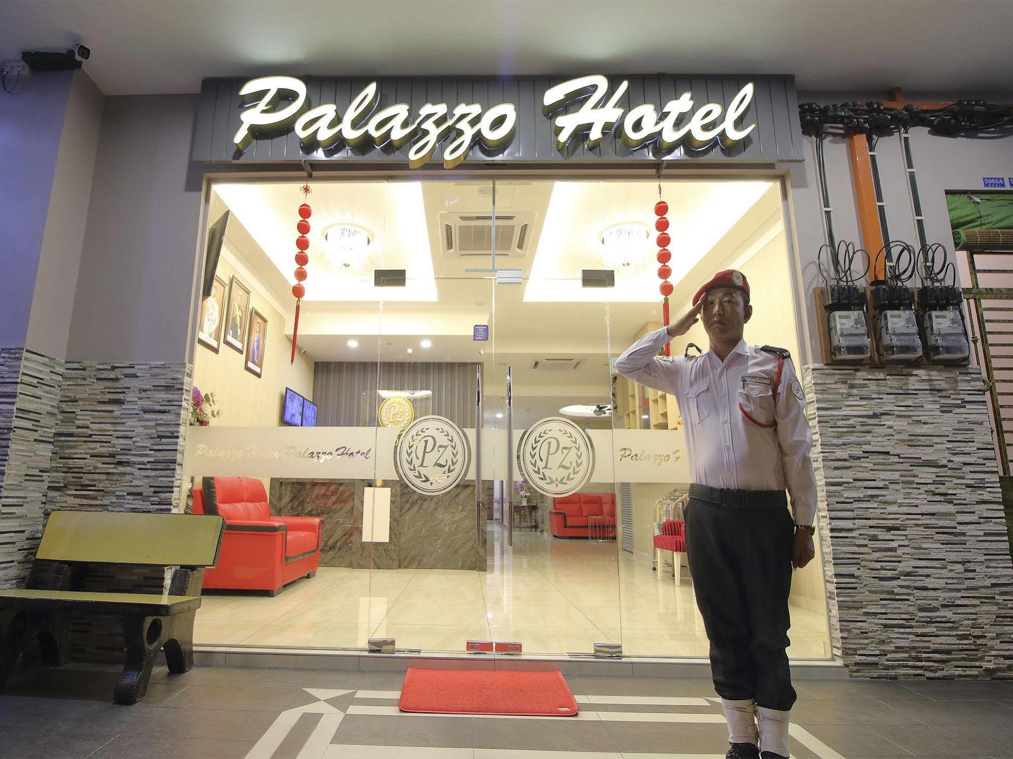 Palazzo Hotel Kulai Exterior photo