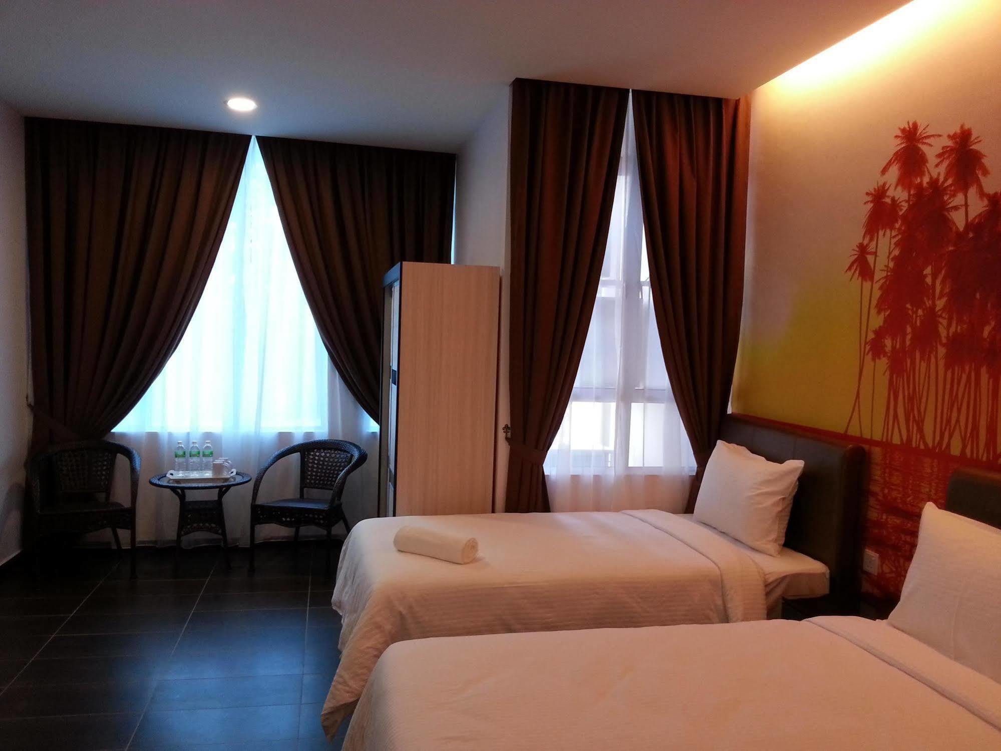 Palazzo Hotel Kulai Exterior photo