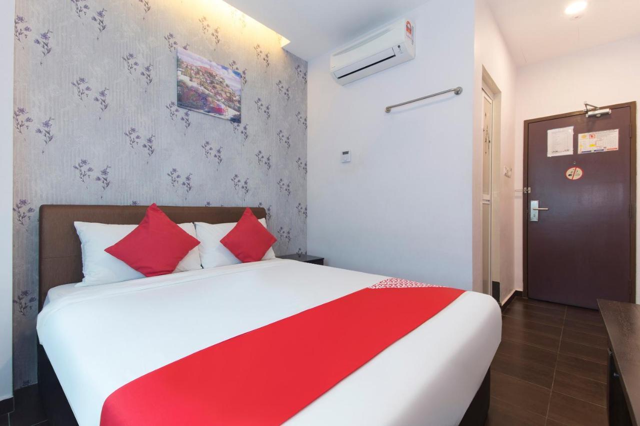 Palazzo Hotel Kulai Exterior photo