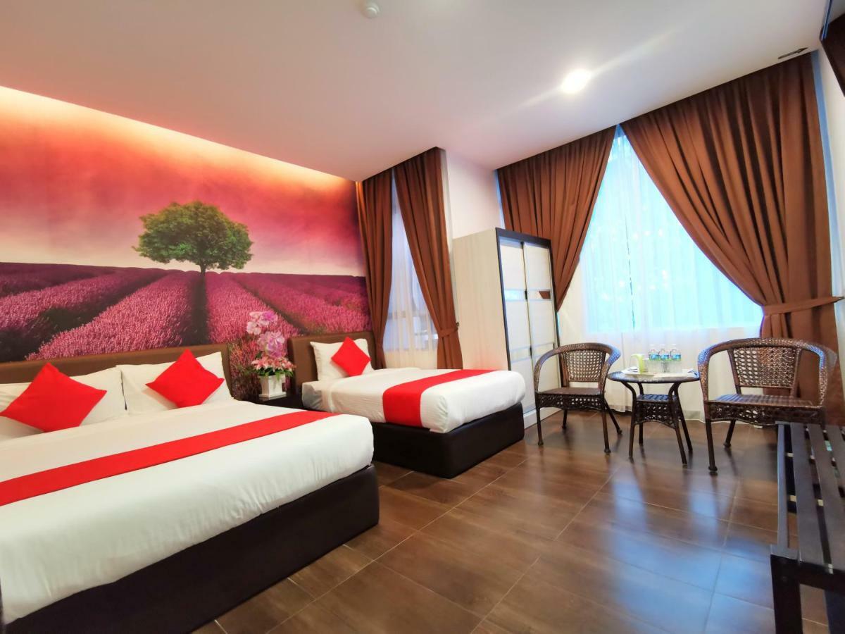 Palazzo Hotel Kulai Exterior photo