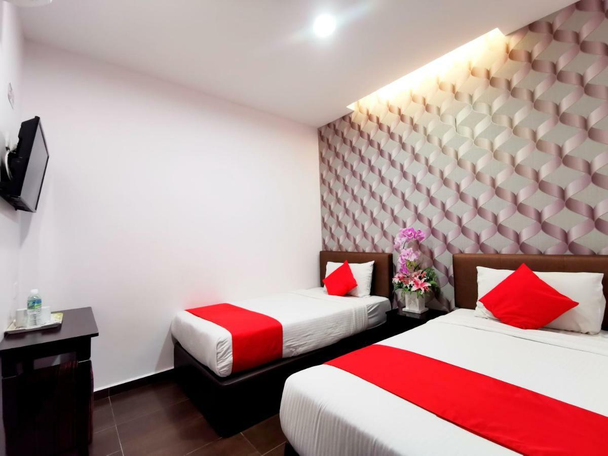 Palazzo Hotel Kulai Exterior photo